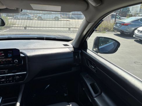 Used 2025 Nissan Pathfinder SV AWD/4WD image 33