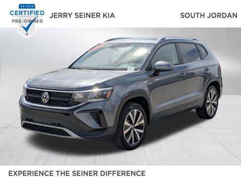 Used 2022 Volkswagen Taos SE FWD image 1