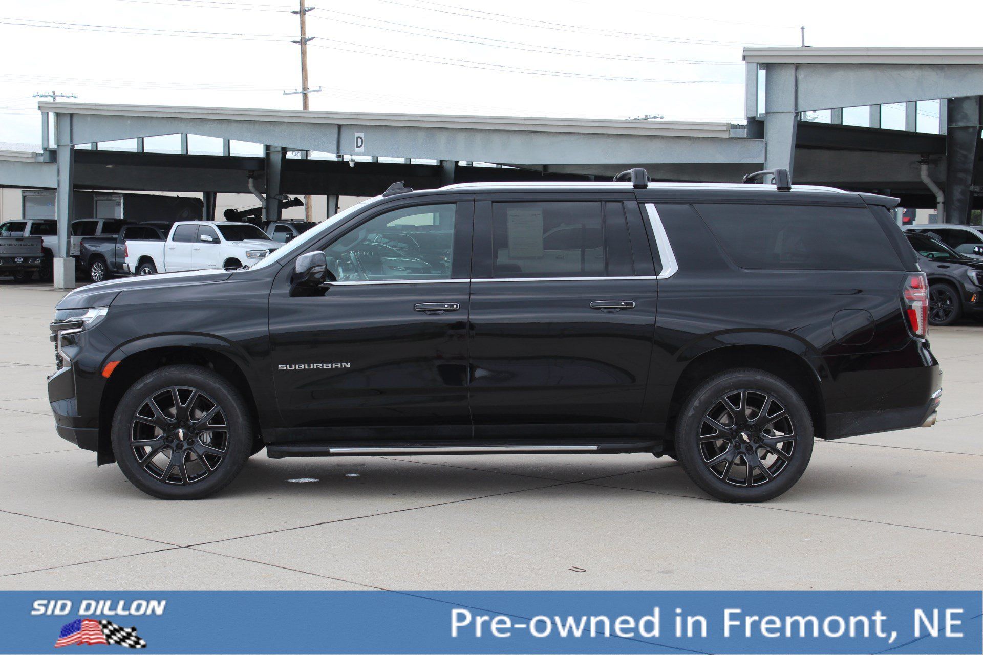 Used 2021 Chevrolet Suburban Premier w/ Premium Package AWD/4WD image 9