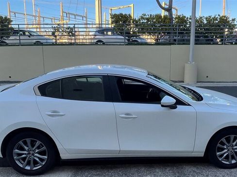 Used 2020 MAZDA MAZDA3 Sedan FWD image 3