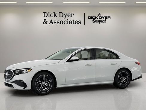 Used 2025 Mercedes-Benz E 350 Sedan image 24