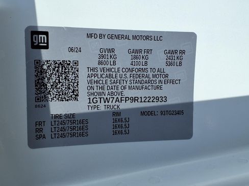 Used 2024 GMC Savana 2500 w/ Driver Convenience Package RWD image 23