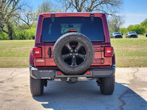 Used 2021 Jeep Wrangler Unlimited Sahara image 6