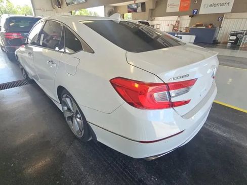 Used 2018 Honda Accord Touring image 4