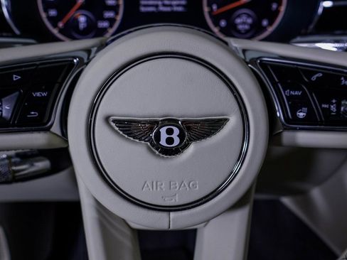 Used 2024 Bentley Flying Spur V8 image 40