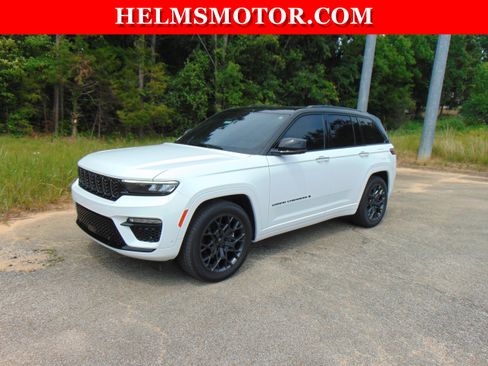 Certified 2025 Jeep Grand Cherokee Summit w/ Adv Protech Group IV AWD/4WD image 9