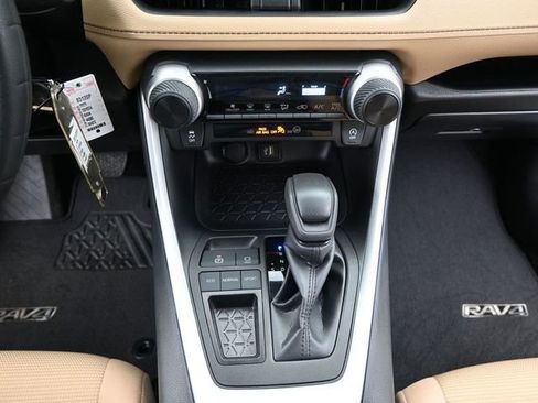 Used 2025 Toyota RAV4 LE image 8