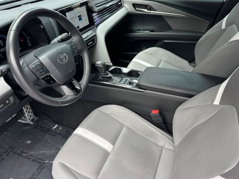 Used 2025 Toyota Camry SE FWD image 10