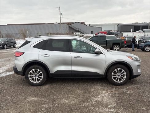 Used 2020 Ford Escape SE image 11