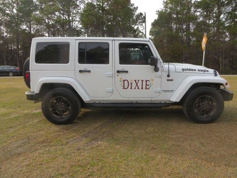 Used 2016 Jeep Wrangler Unlimited Sahara image 5