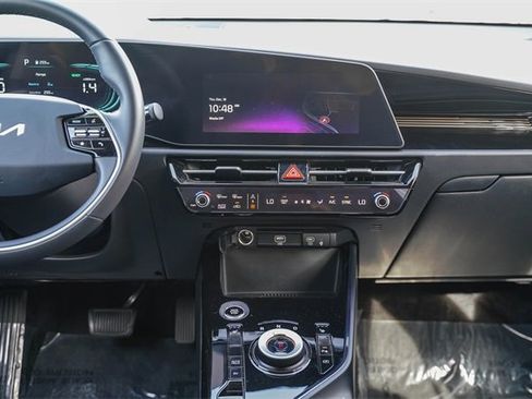 Certified 2025 Kia Niro EX image 14