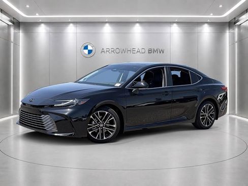 Used 2025 Toyota Camry XLE w/ Premium Plus Package FWD image 1