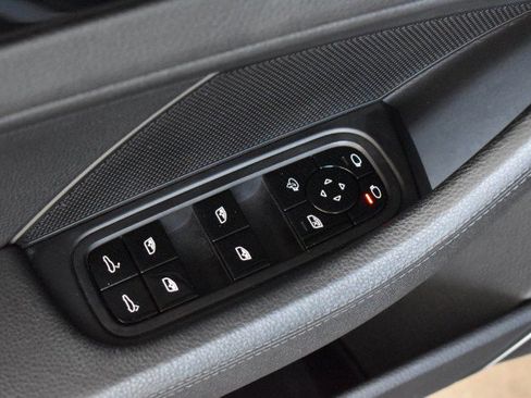 Used 2020 Porsche Panamera image 30