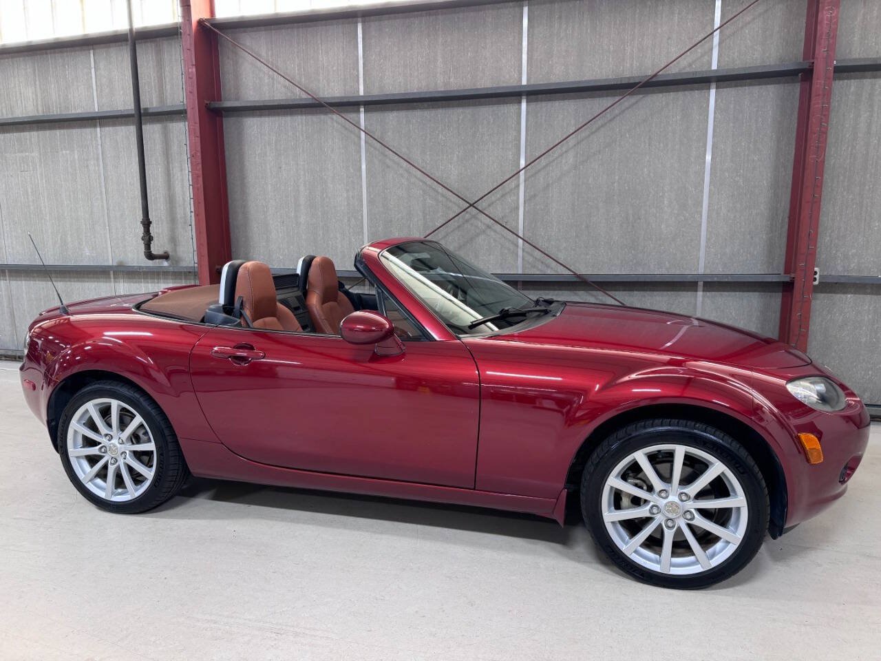 Used 2007 MAZDA MX-5 Miata Grand Touring w/ Premium Pkg RWD image 40