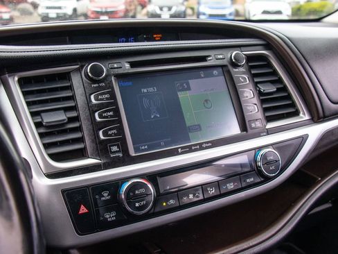 Used 2017 Toyota Highlander Limited AWD/4WD image 16