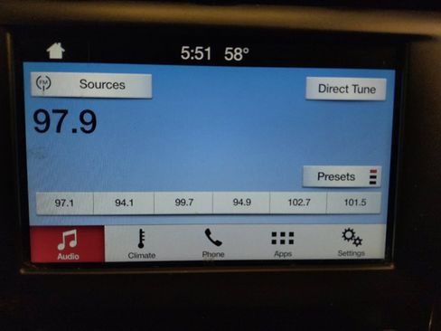 Used 2018 Ford Fusion SE w/ Fusion SE Technology Package FWD image 25