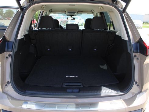 Used 2025 Nissan Rogue SV AWD/4WD image 10
