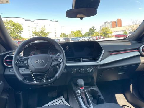 Used 2024 Chevrolet Trax RS w/ Driver Confidence Package FWD image 12