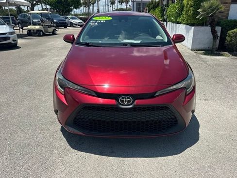 Used 2022 Toyota Corolla LE FWD image 3