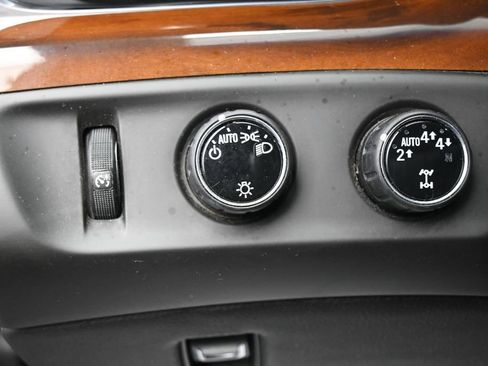 Used 2018 Cadillac Escalade ESV Premium Luxury AWD/4WD image 12