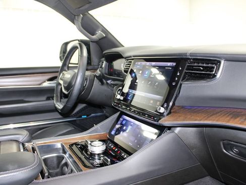 Used 2023 Jeep Grand Wagoneer 4WD image 39