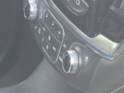 Used 2023 Chevrolet Traverse Premier w/ Redline Edition image 8