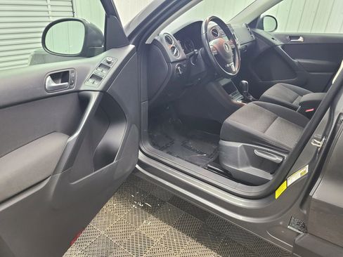 Used 2014 Volkswagen Tiguan S image 20