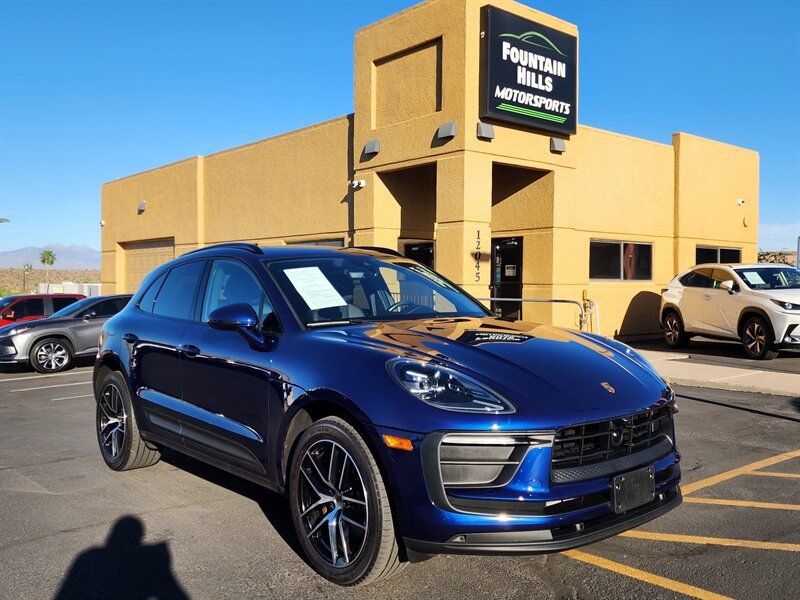 Used 2022 Porsche Macan AWD/4WD image 1