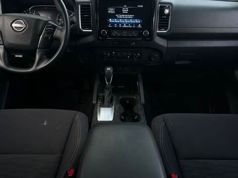 Used 2024 Nissan Frontier SV image 4