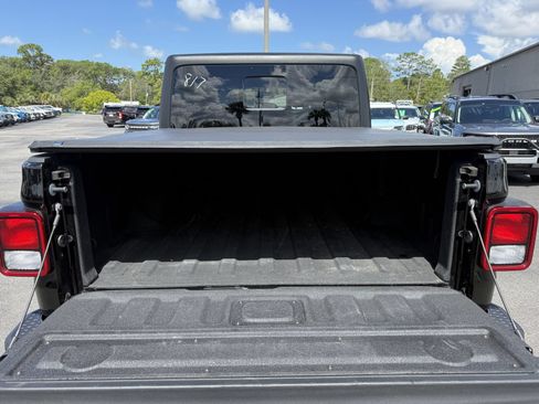 Used 2023 Jeep Gladiator Sport AWD/4WD image 14