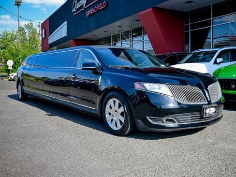 Used 2016 Lincoln MKT AWD image 3