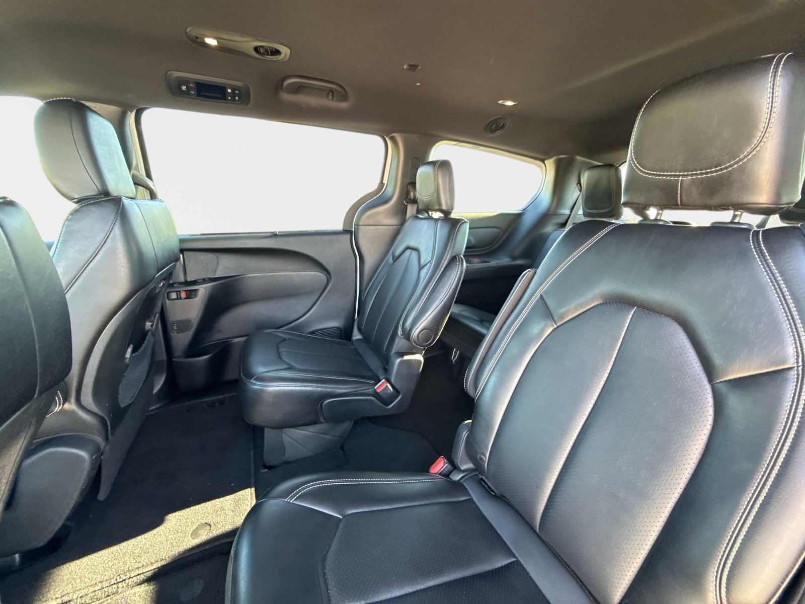 Used 2025 Chrysler Pacifica Select FWD image 14