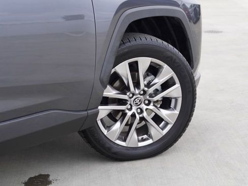 Used 2023 Toyota RAV4 XLE Premium image 8