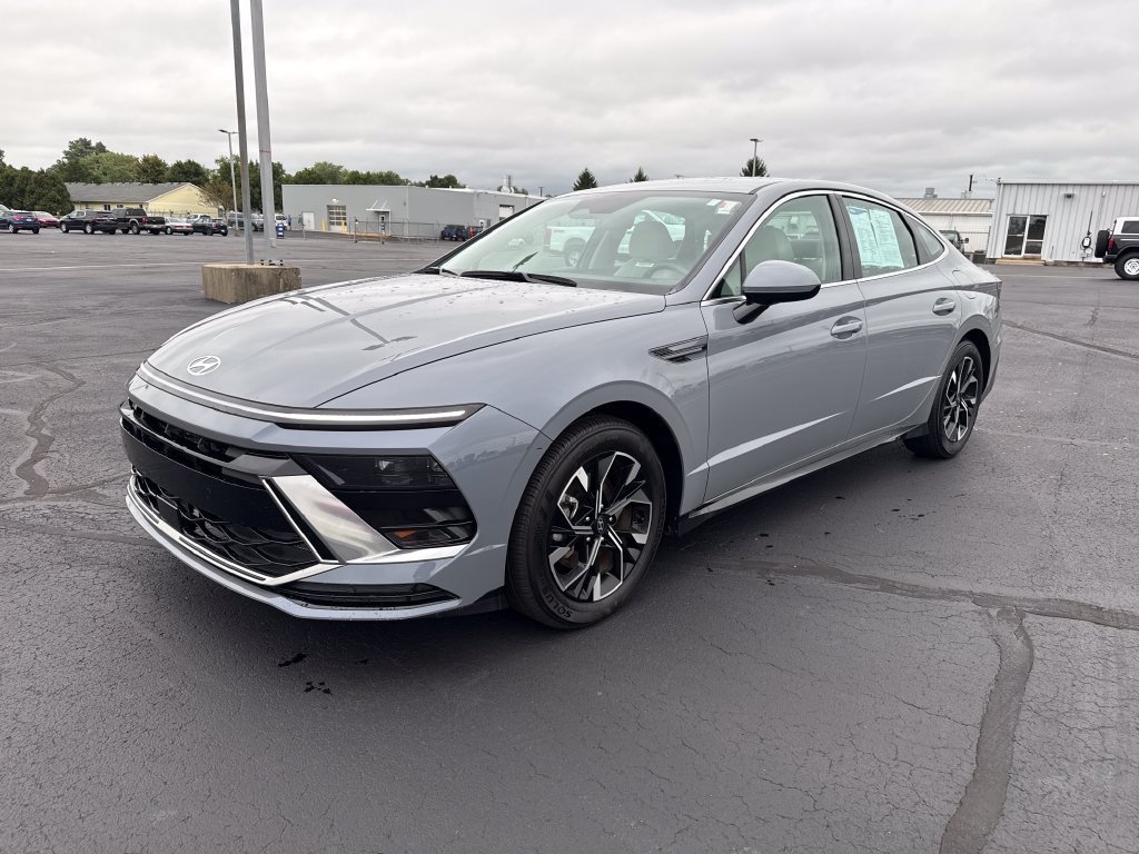 Used 2025 Hyundai Sonata SEL FWD image 4