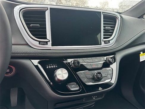 New 2026 Chrysler Pacifica Select w/ S Appearance Package image 22