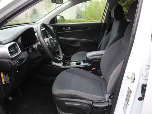 Used 2018 Kia Sorento FWD image 11
