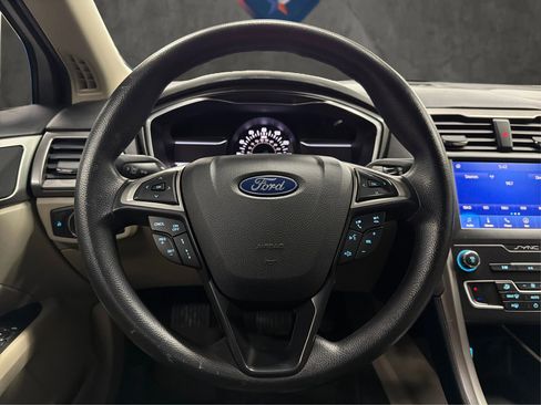Used 2020 Ford Fusion SE image 36