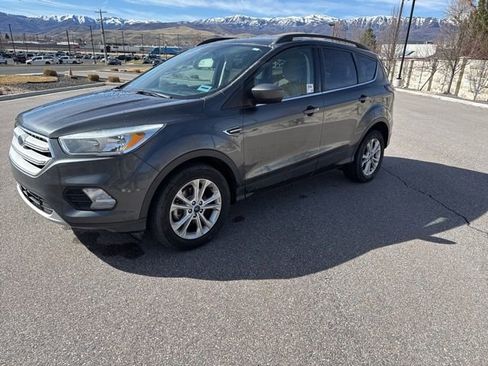 Used 2018 Ford Escape SE image 1