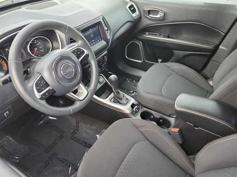 Used 2019 Jeep Compass Sport image 4