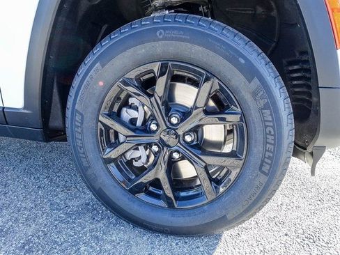 New 2025 Jeep Grand Cherokee L Altitude image 23