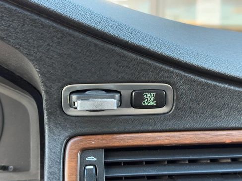 Used 2010 Volvo XC70 3.2 image 32