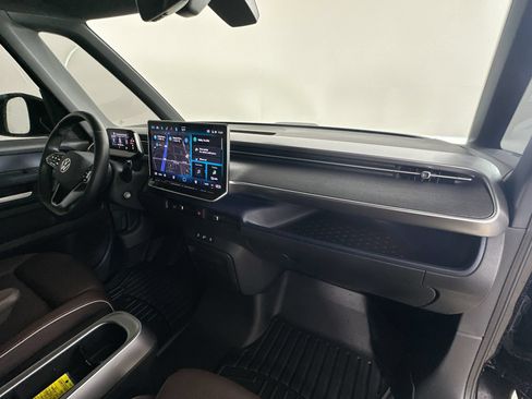 Used 2025 Volkswagen ID. Buzz Pro S RWD image 41