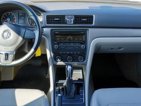 Used 2014 Volkswagen Passat 1.8T S image 23