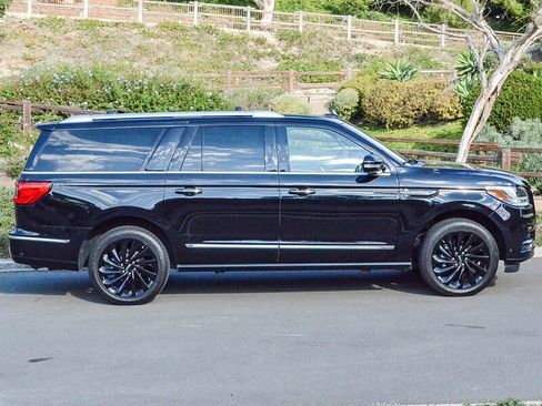 Used 2021 Lincoln Navigator L Reserve image 7