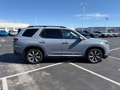 Used 2024 Honda Pilot Touring image 7