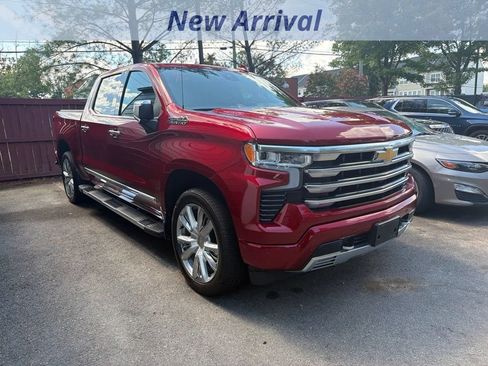 Used 2023 Chevrolet Silverado 1500 High Country w/ High Country Premium Package AWD/4WD image 2