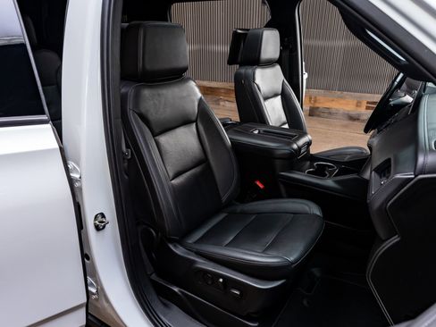 Used 2023 Chevrolet Suburban Z71 AWD/4WD image 32
