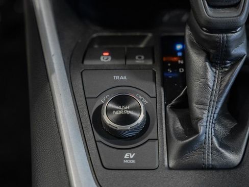 Used 2025 Toyota RAV4 XLE AWD/4WD image 24