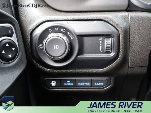Used 2023 Jeep Wrangler Unlimited w/ Cold Weather Group AWD/4WD image 30