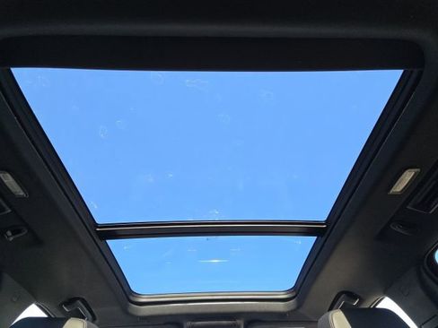 Used 2022 Chevrolet Suburban Z71 w/ Z71 Off-Road Package image 43